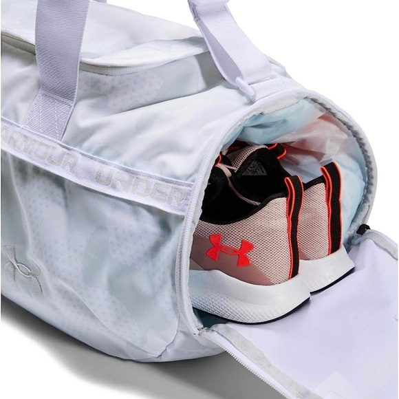 NWT Under Armour Gym Bag in BLACK - Picture 3 of 5